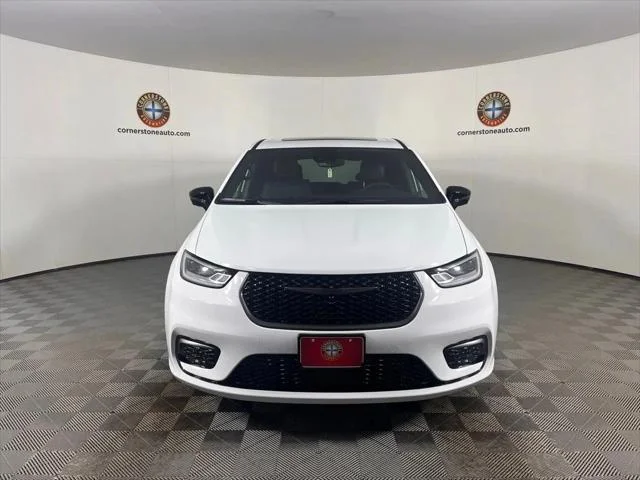 New 2026 Bright White Clear-Coat Exterior Paint Chrysler Select image 17