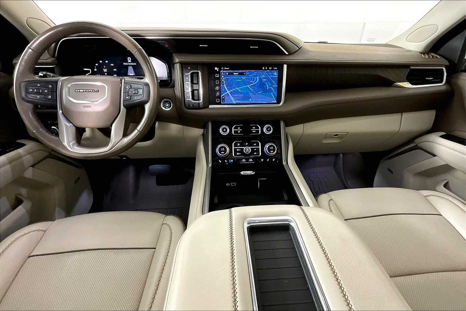 Used 2022 White Frost Tricoat GMC Denali image 15
