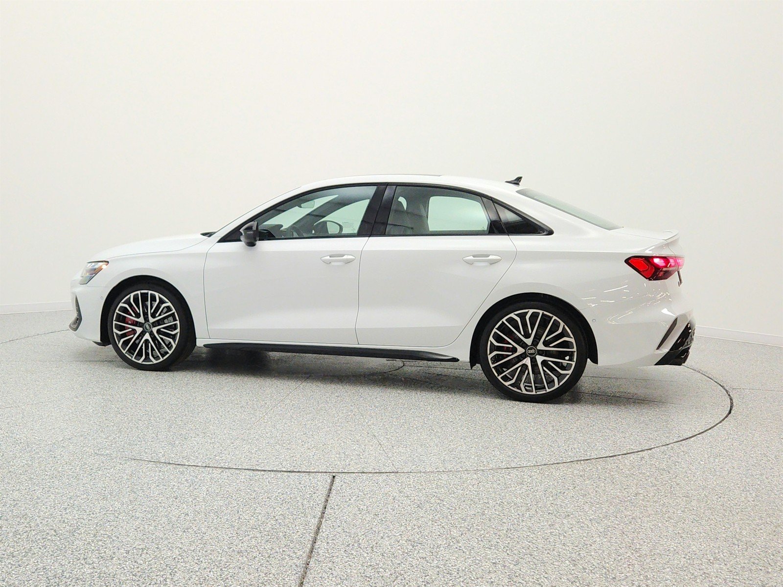 Used 2025 Glacier White Metallic Audi Premium Plus 2.0 TFSI quattro image 8