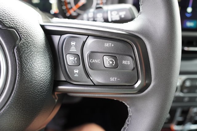 Used 2025 Hydro Blue Pearlcoat Jeep Rubicon image 30