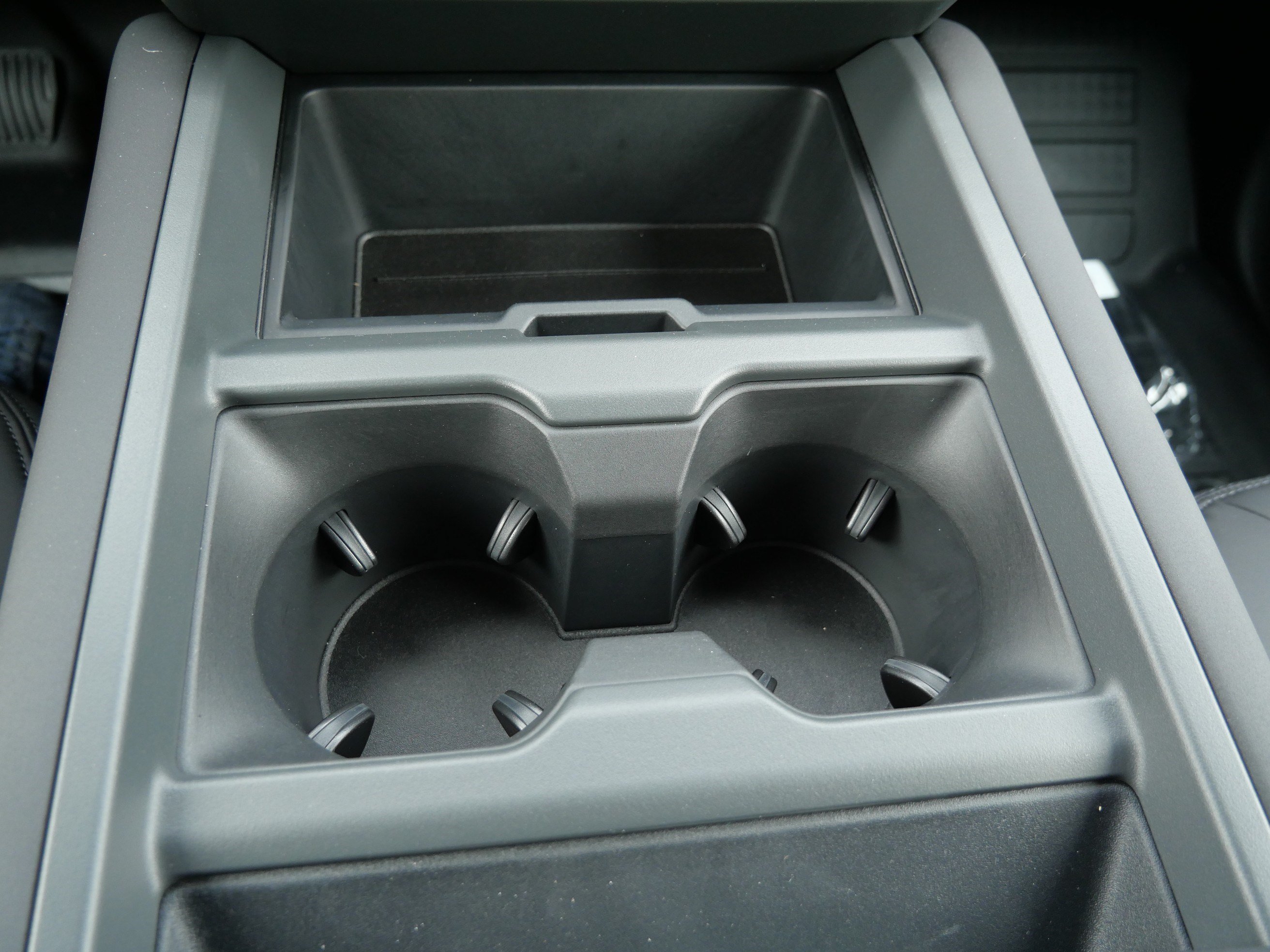 New 2026 Fuji White Land Rover X-Dynamic SE image 6