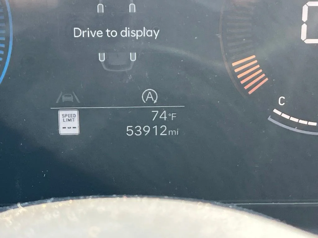Used 2025 White Hyundai SEL image 32