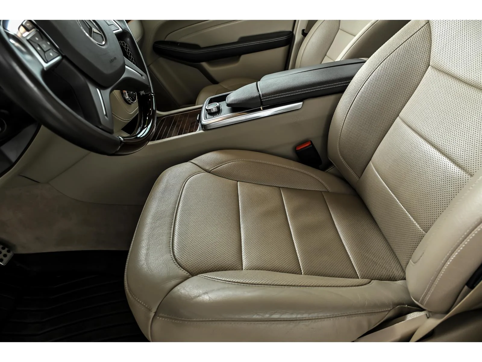 Used 2015 Brown Mercedes-Benz ML 400 image 13