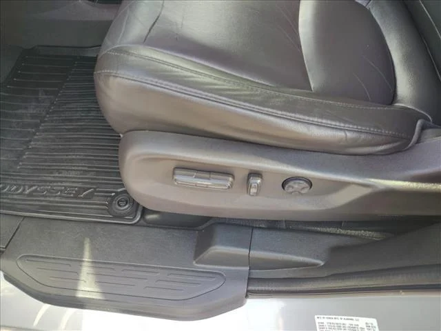 Used 2018 Silver Honda TOURING AUTO image 18