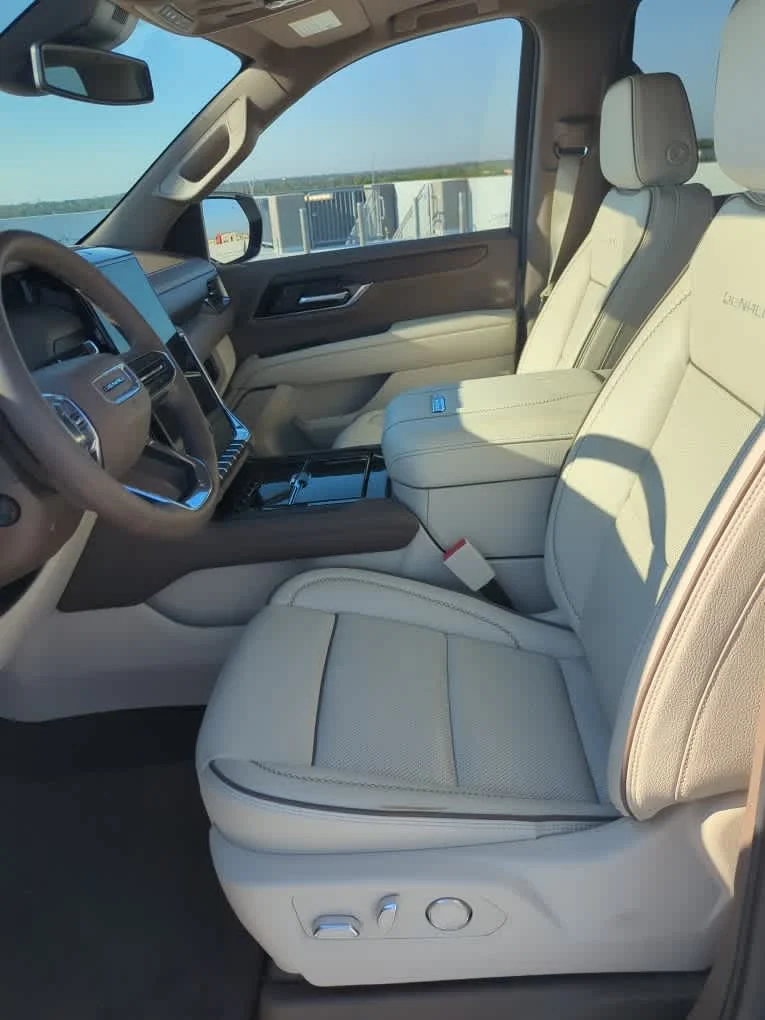 Used 2025 White Frost Tricoat GMC Denali image 18