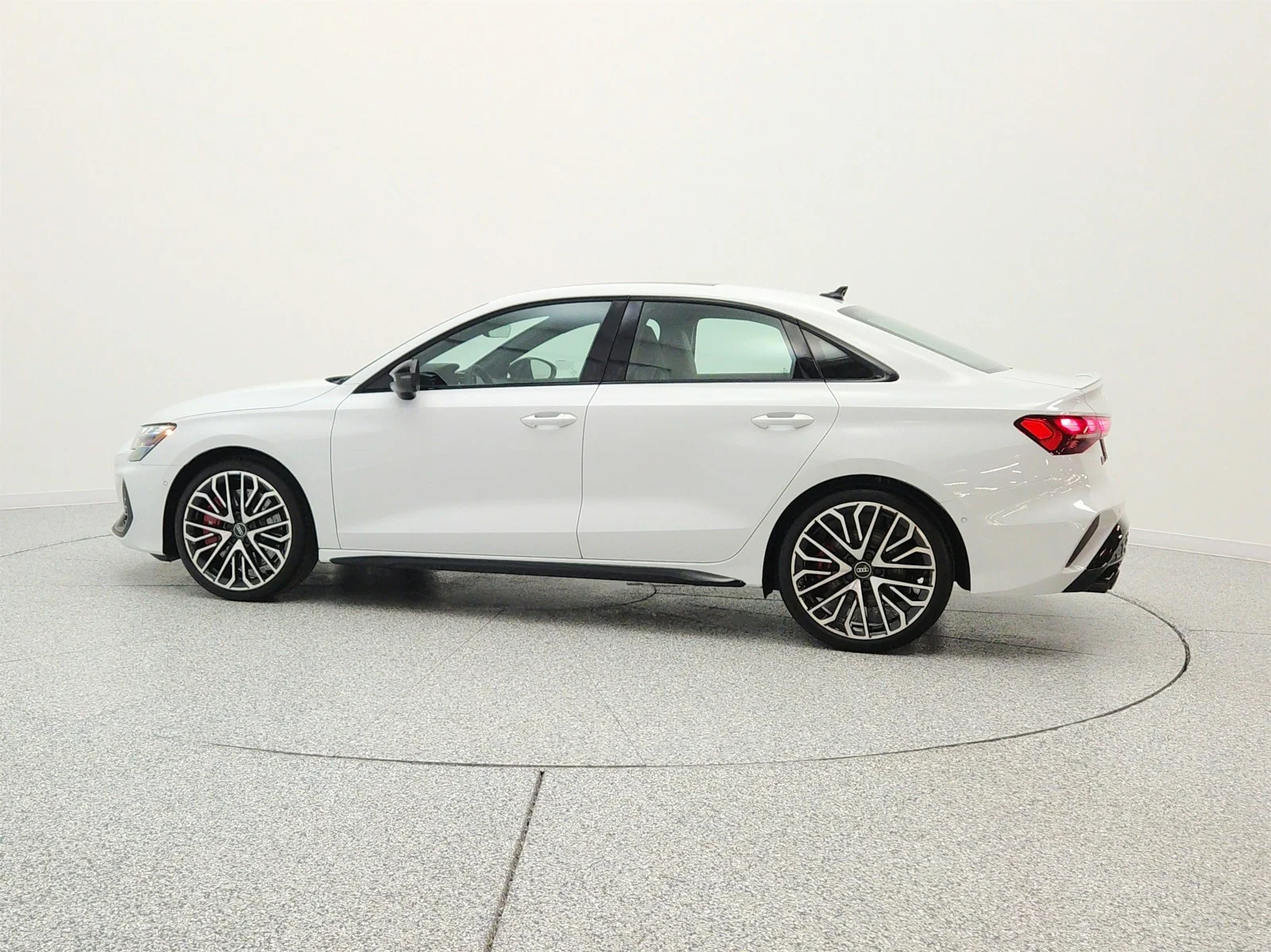Used 2025 Glacier White Metallic Audi Premium Plus 2.0 TFSI quattro image 8