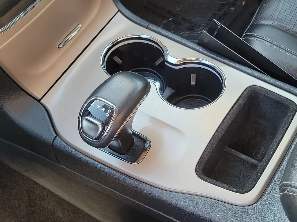 Used 2015 Gray Jeep Overland image 8