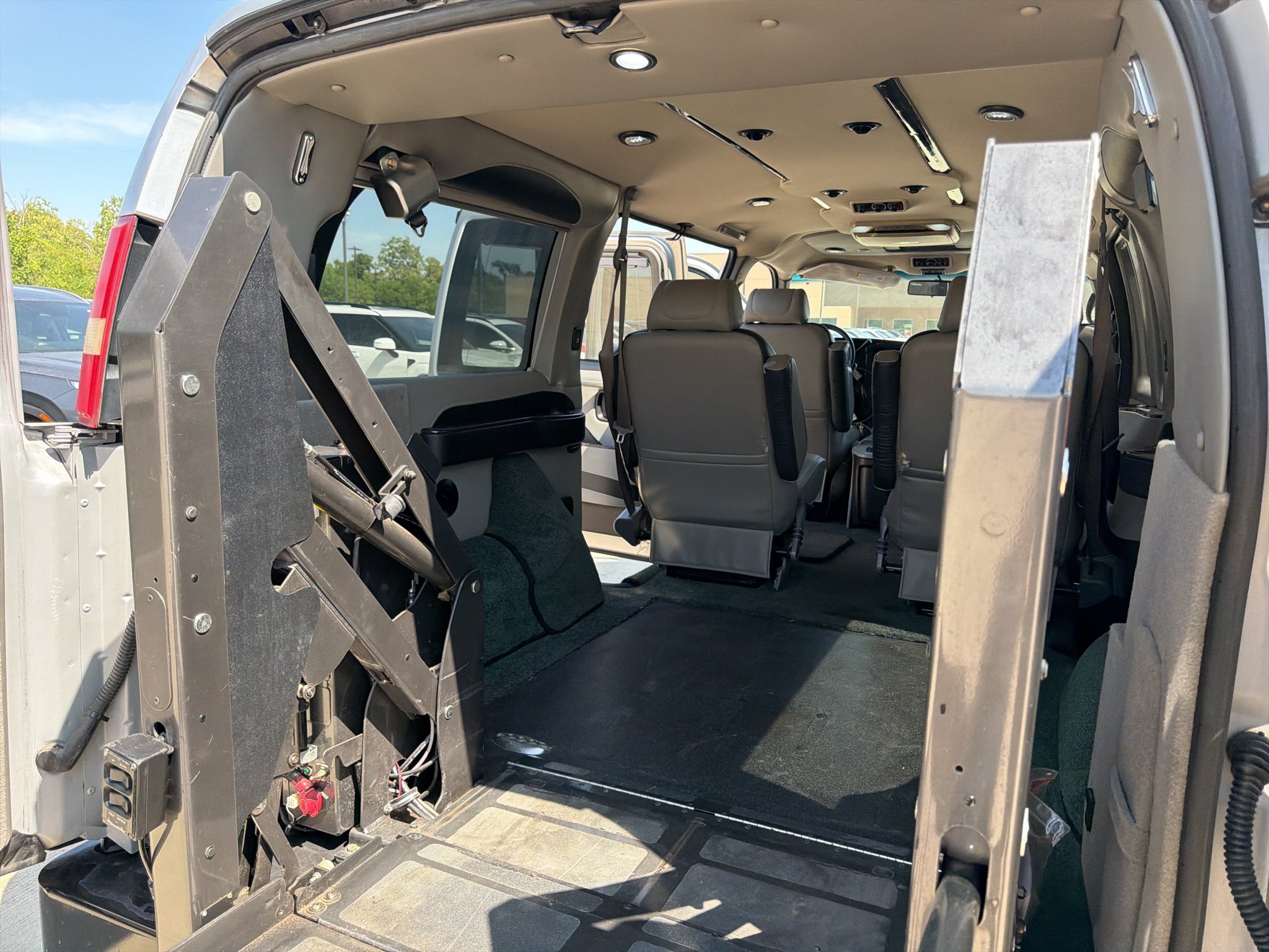 Used 2014 Quicksilver Metallic GMC Upfitter image 26