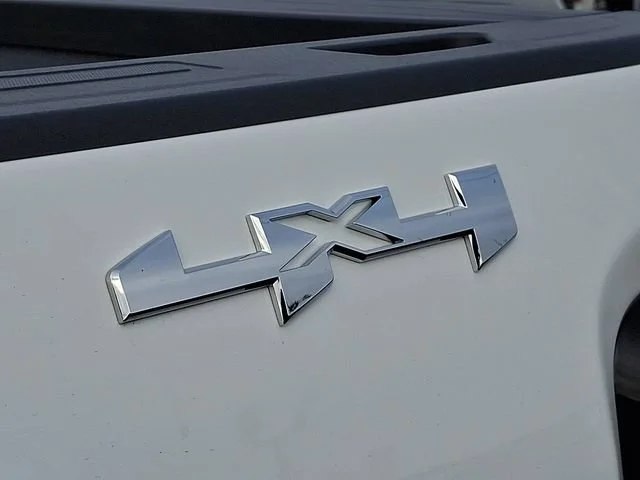 New 2026 Summit White GMC Pro image 21