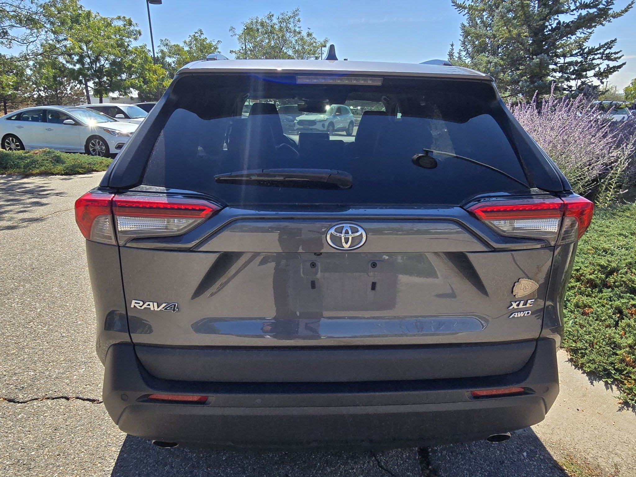 Used 2020 Magnetic Gray Metallic Toyota XLE Premium image 15