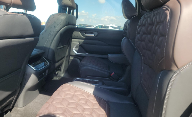 Used 2025 White Nissan Platinum image 6