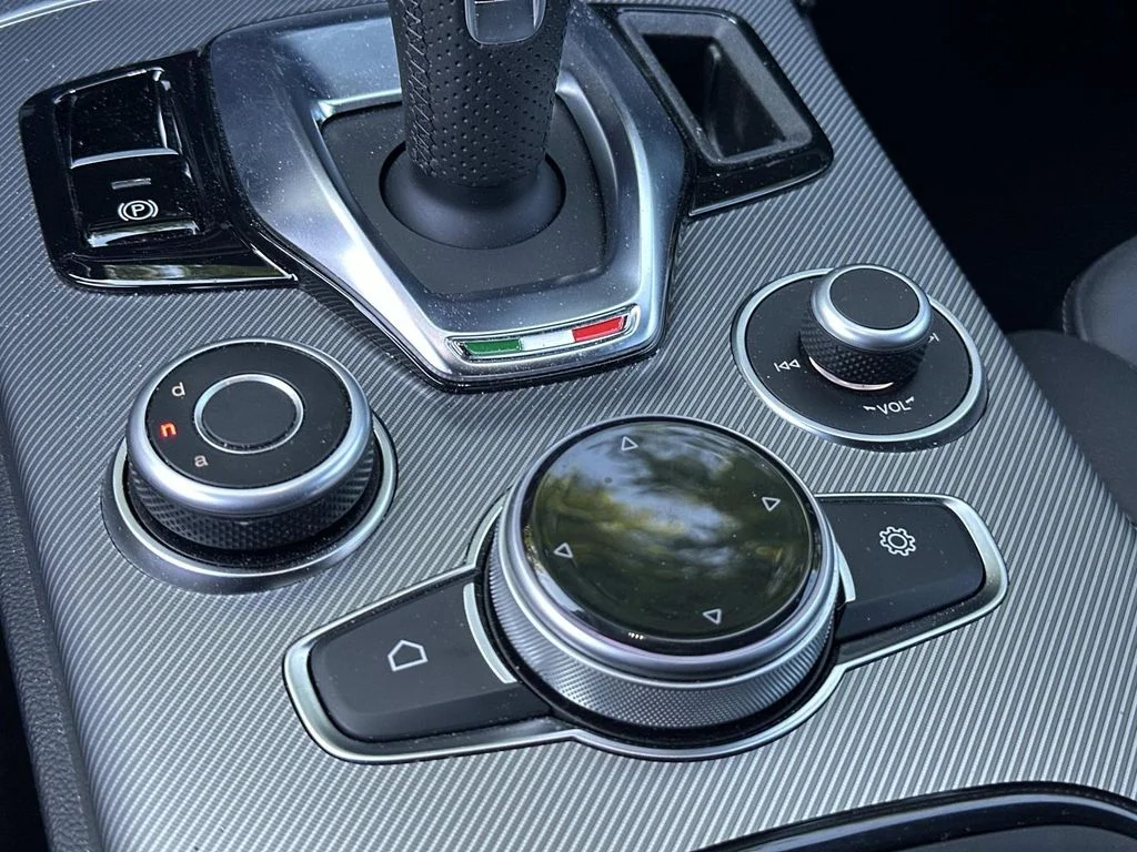Used 2025 Moonlight Gray Alfa Romeo Veloce image 24