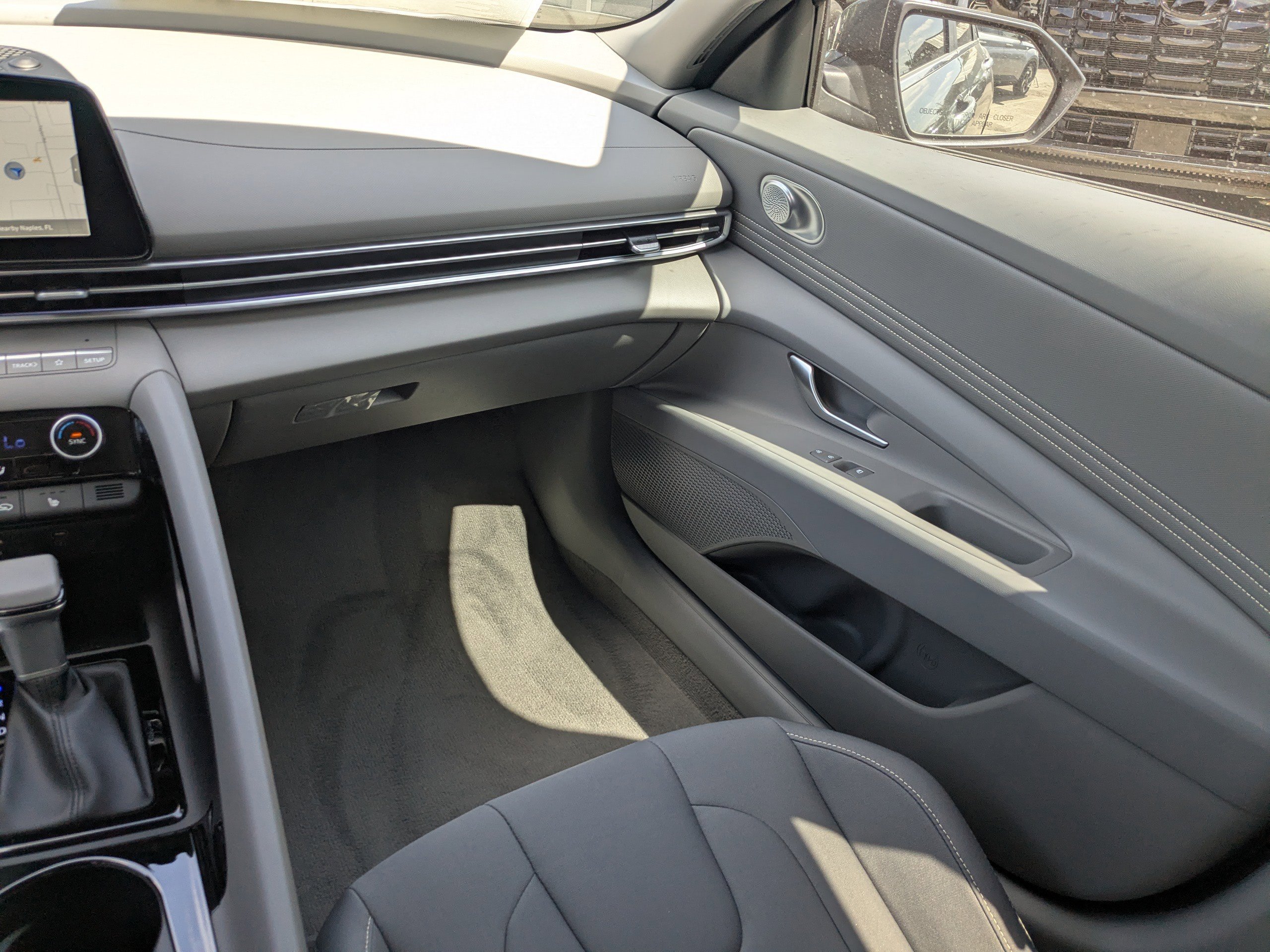 2025 Hyundai Elantra SEL - Photo 11