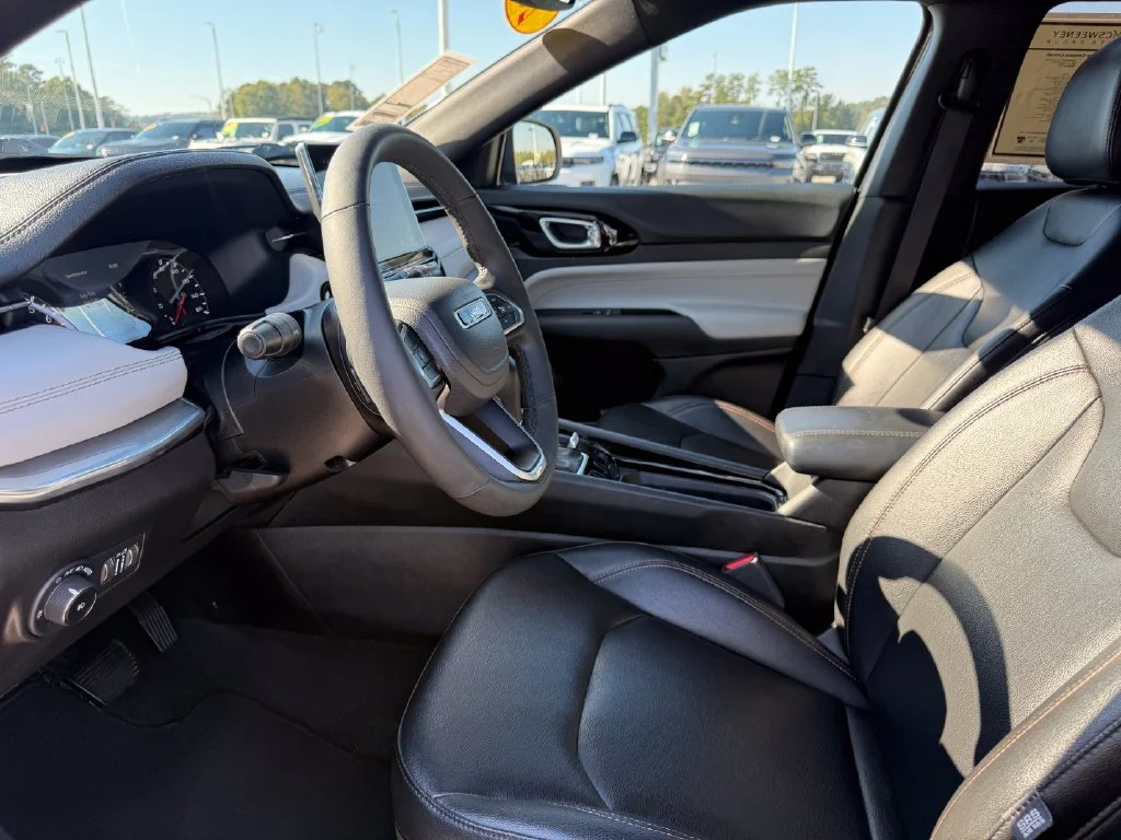 Used 2024 Gray Jeep Limited image 4