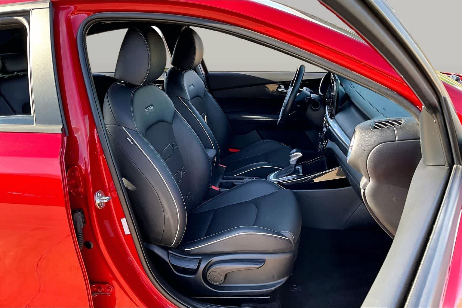 Used 2024 Currant Red Kia GT-Line image 9