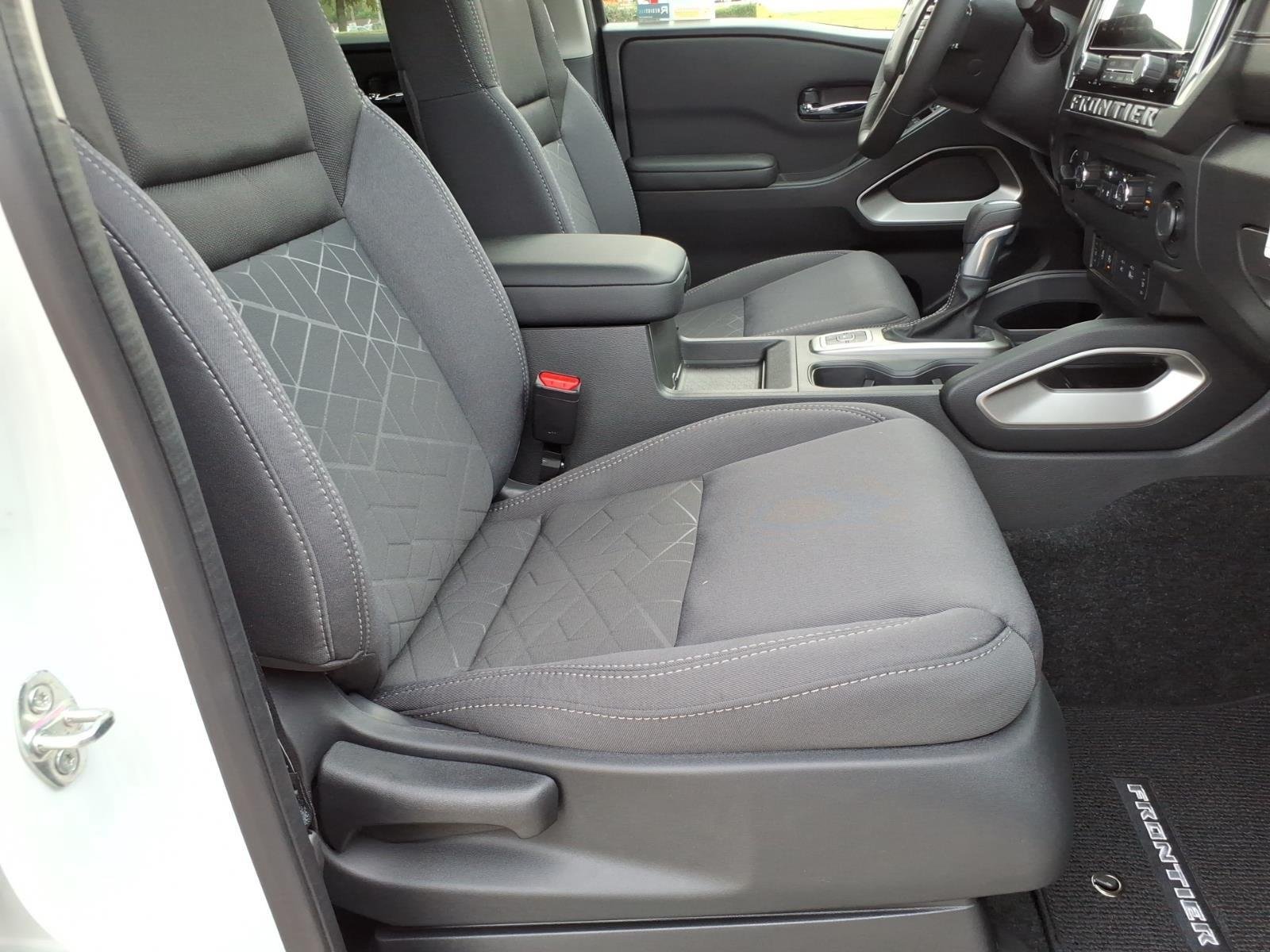 New 2027 Glacier White Nissan Crew Cab SV image 20