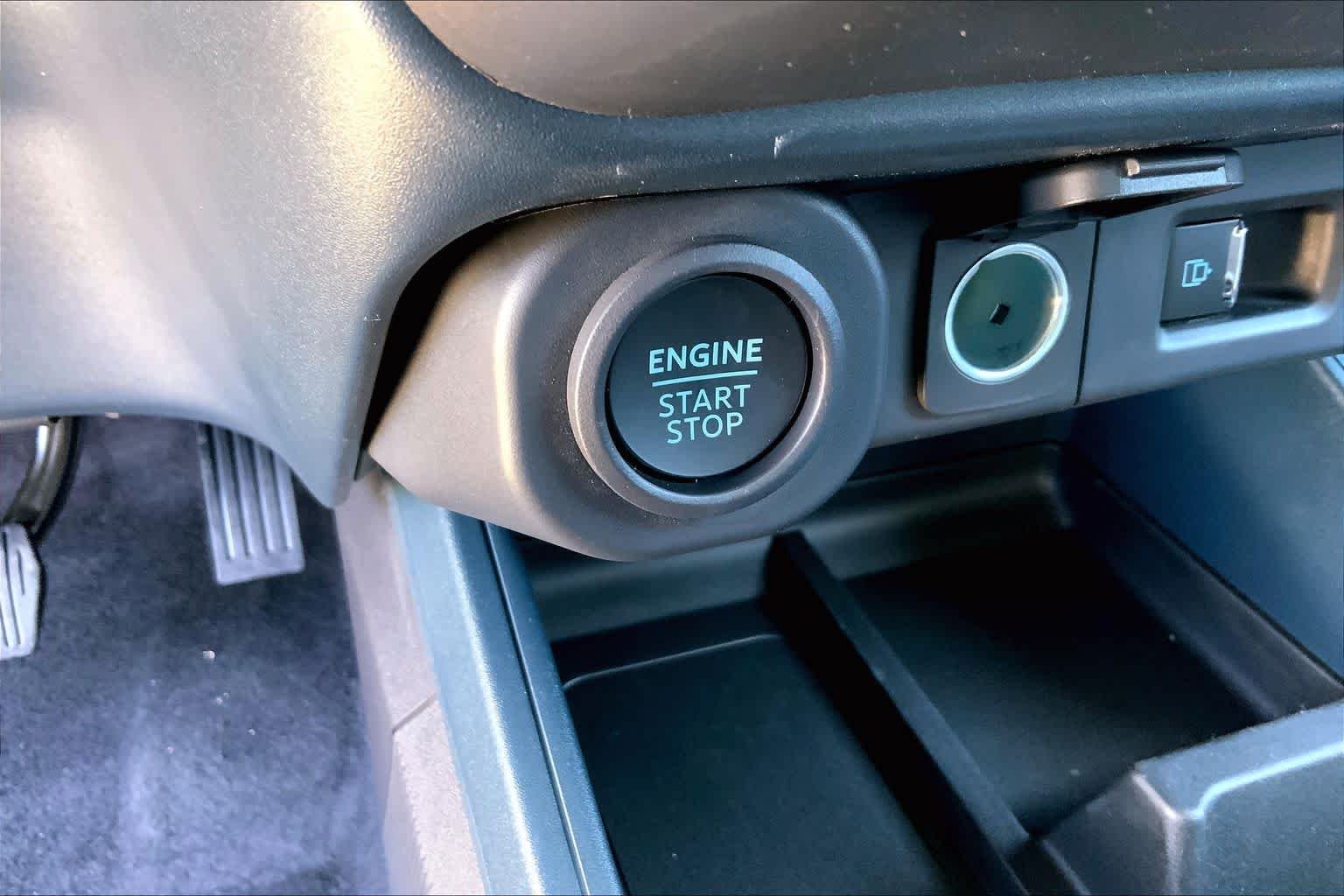 New 2026 Carbonized Gray Metallic Ford Tremor® image 16