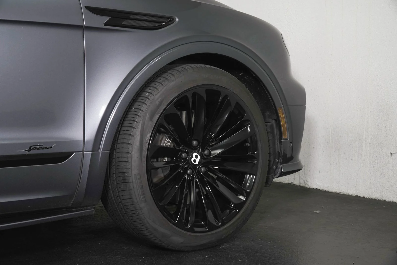 Used 2022  Bentley  image 10