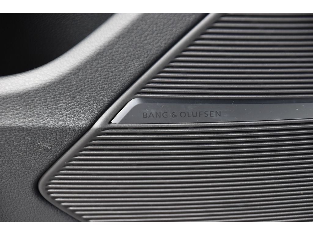 Used 2025 Gry Audi Premium Plus image 17