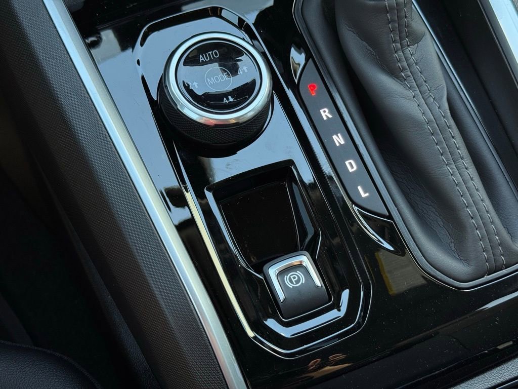 New 2026 Summit White Chevrolet Trail Boss image 32