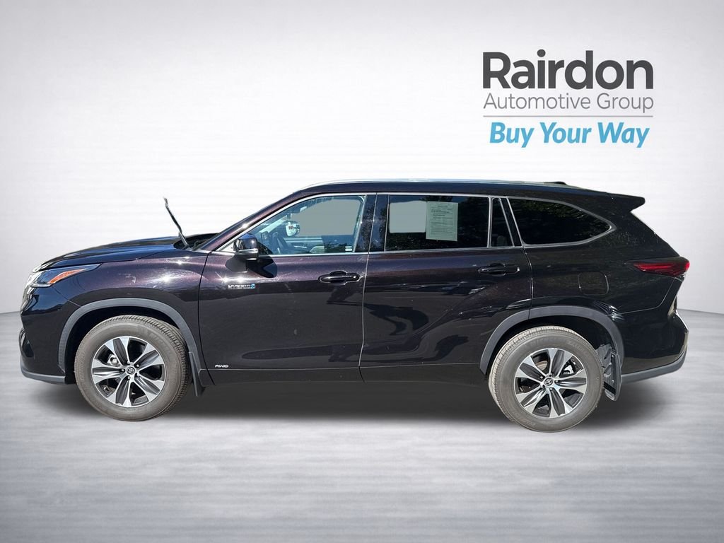 Used 2021 Black Toyota XLE image 4