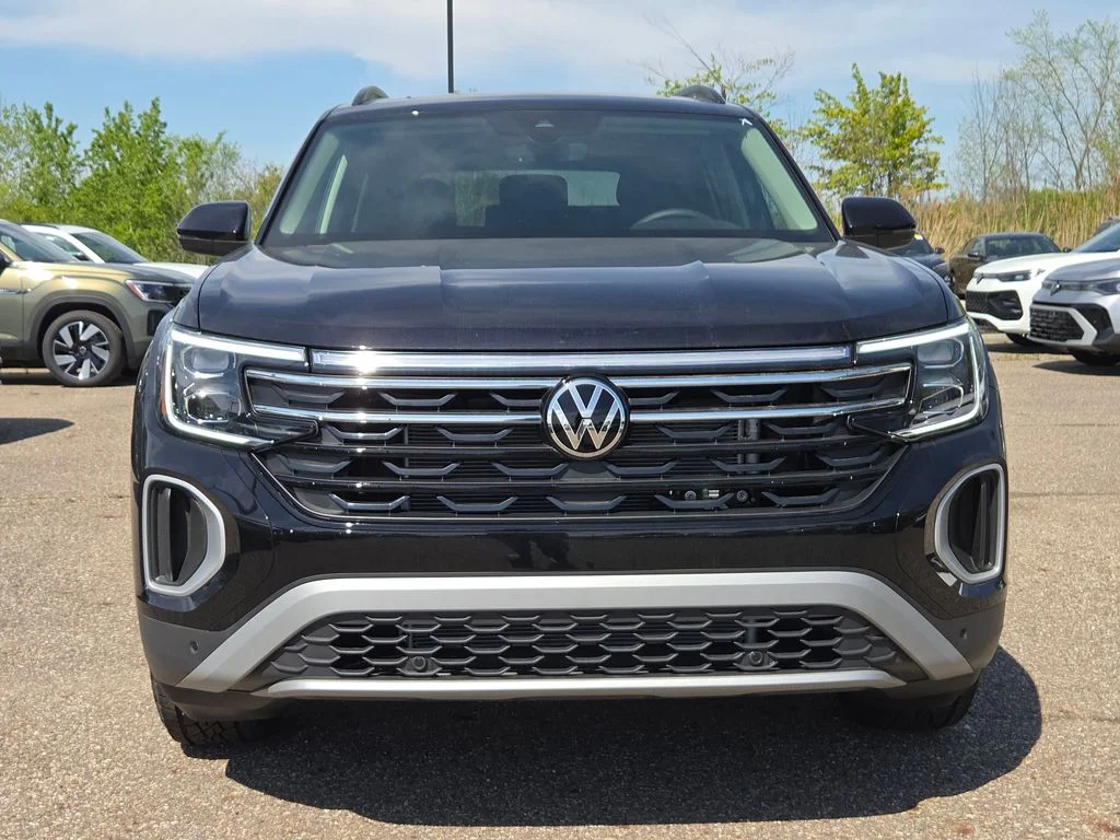 New 2026 Deep Black Pearl Volkswagen 2.0T Peak Edition image 2