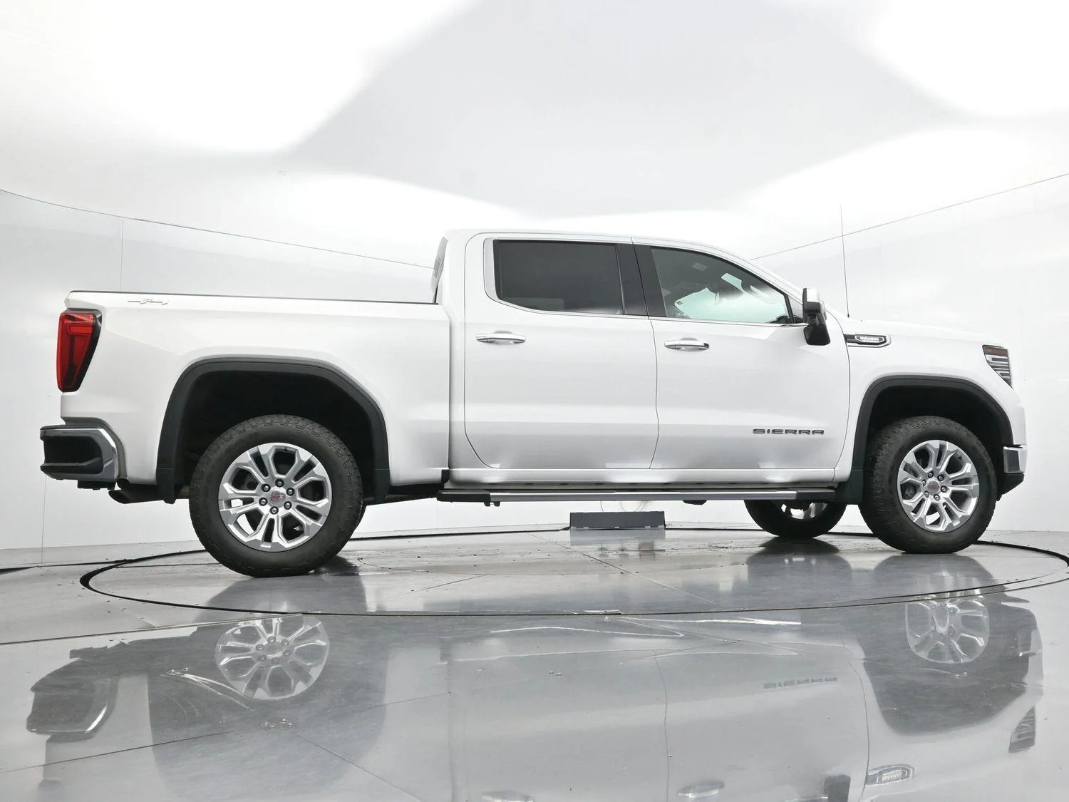 Used 2023 Summit White GMC SLT image 54