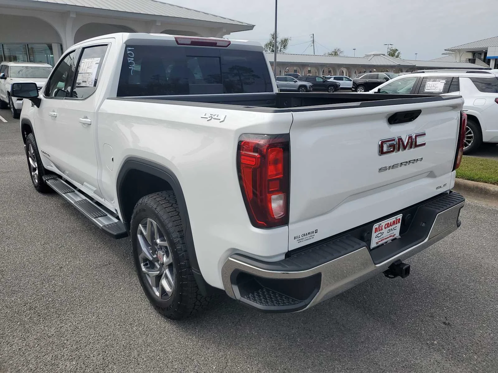 New 2026 Summit White GMC SLE image 3