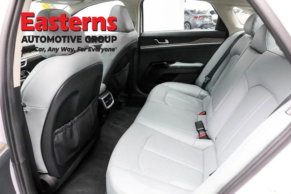 Used 2022 White Kia EX image 23