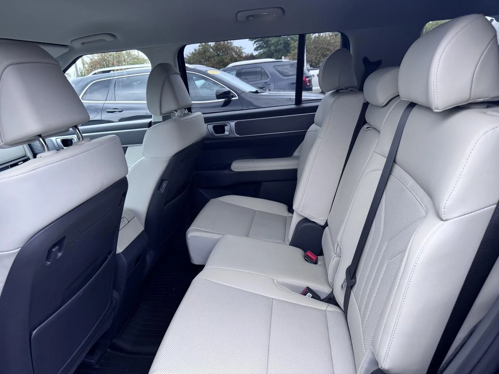 Used 2026 Phantom Black Hyundai SEL image 12