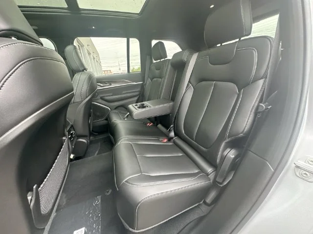 New 2026 Silver Zynith Exterior Paint Jeep Limited image 26