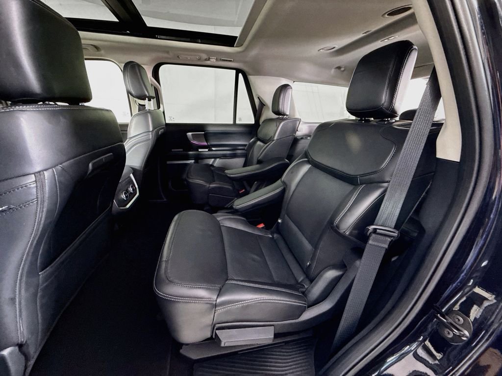 Used 2025 Agate Black Metallic Ford Platinum image 5