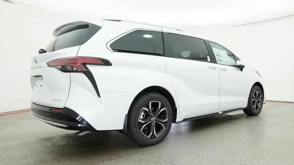 New 2026 Wind Chill Pearl Toyota Platinum image 17
