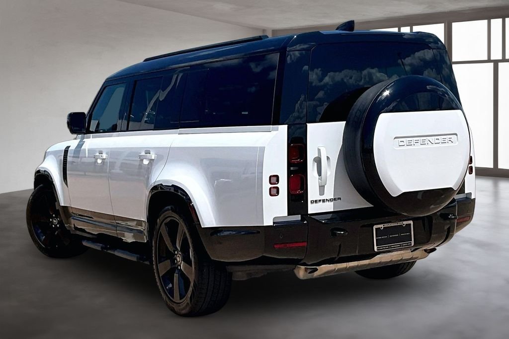 Used 2025 Fuji White Land Rover X-Dynamic SE image 11