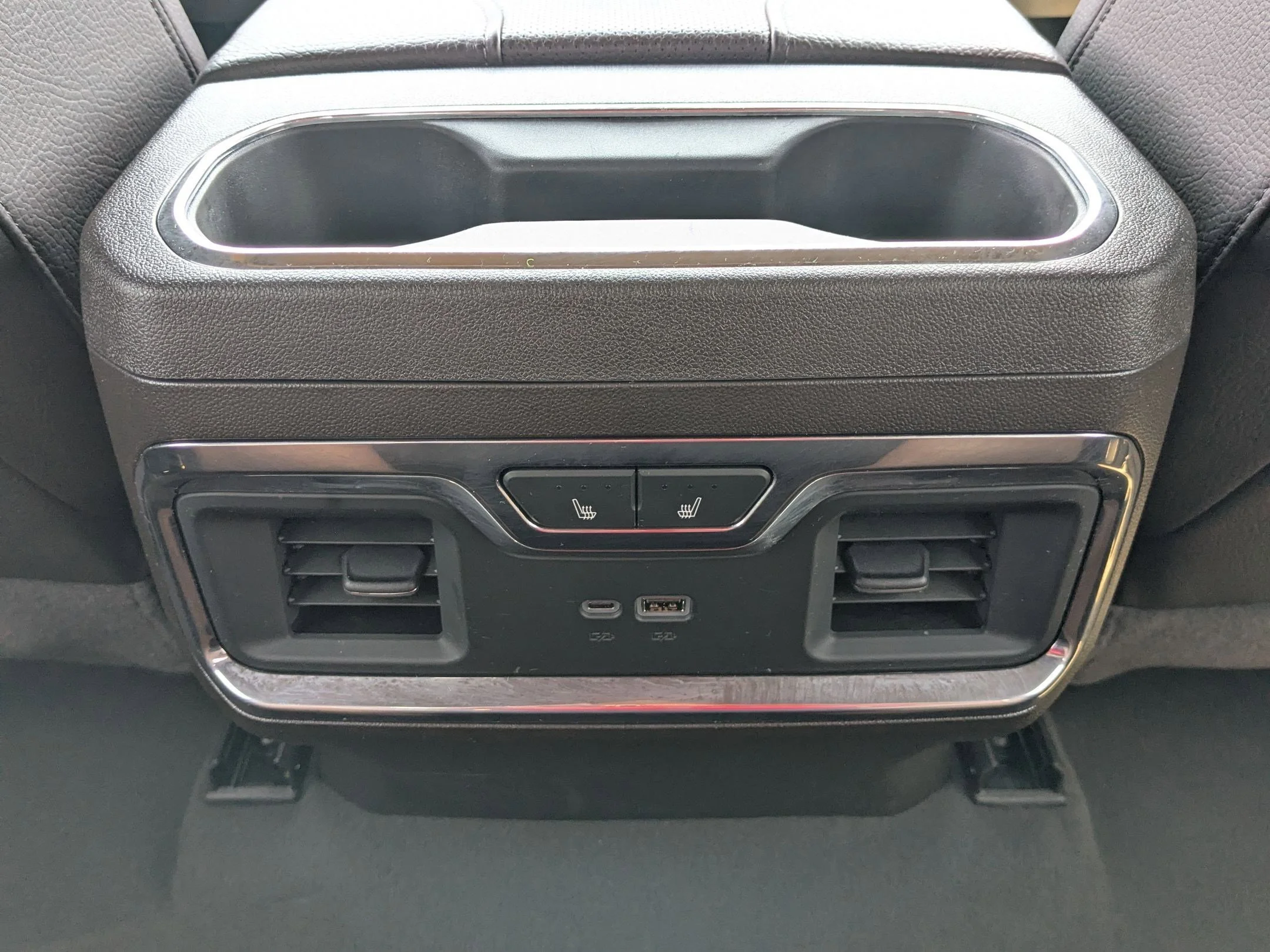 Used 2024 White Frost Tricoat GMC Denali image 29