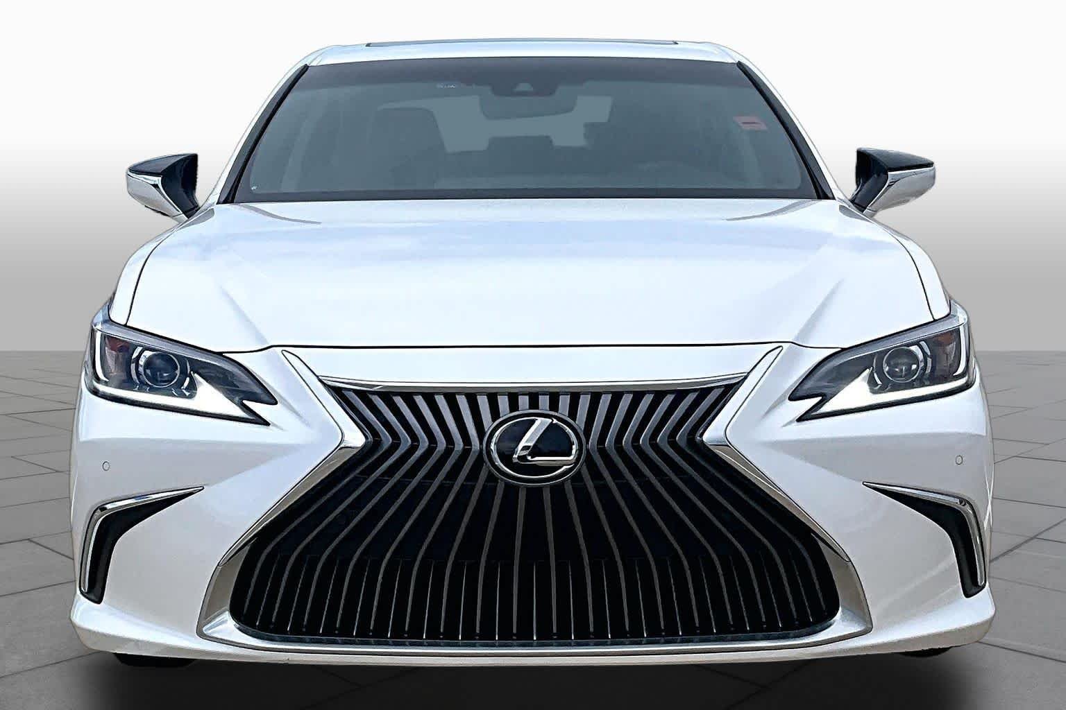 Used 2020 Eminent White Pearl Lexus  image 4