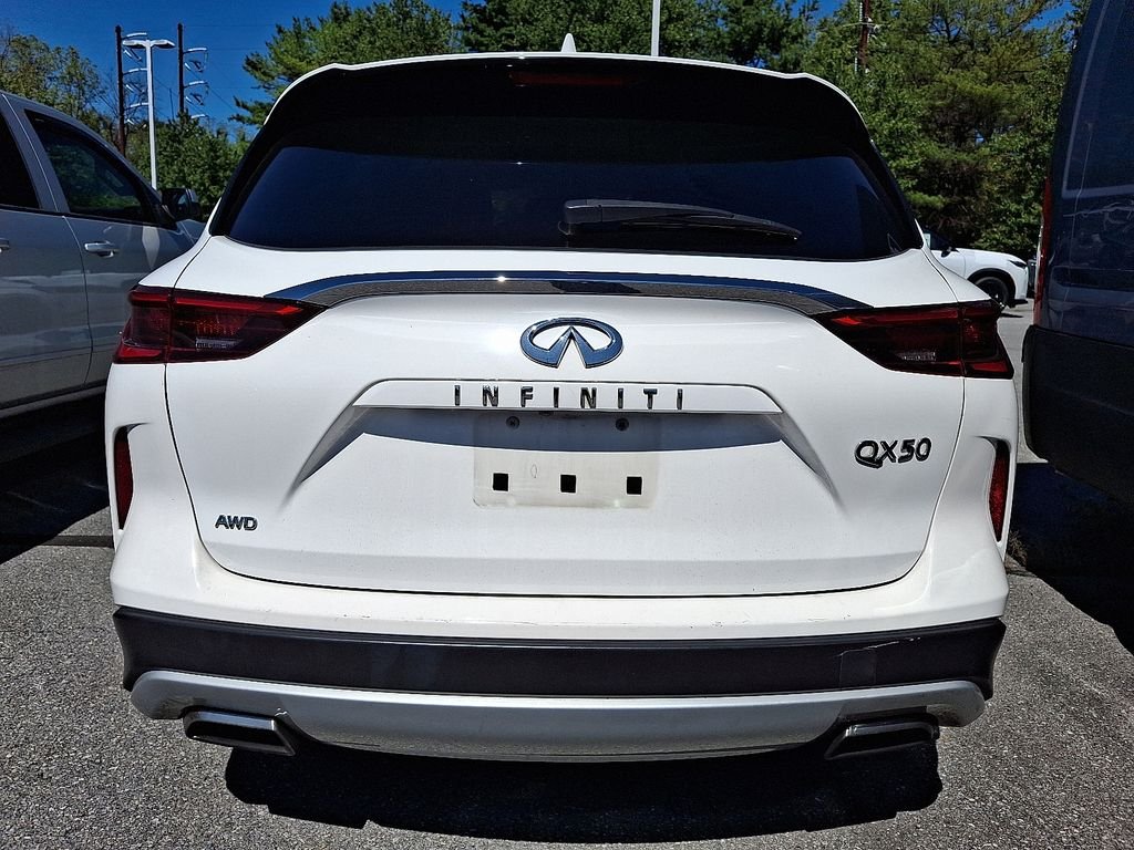 Used 2019 White INFINITI PURE image 5