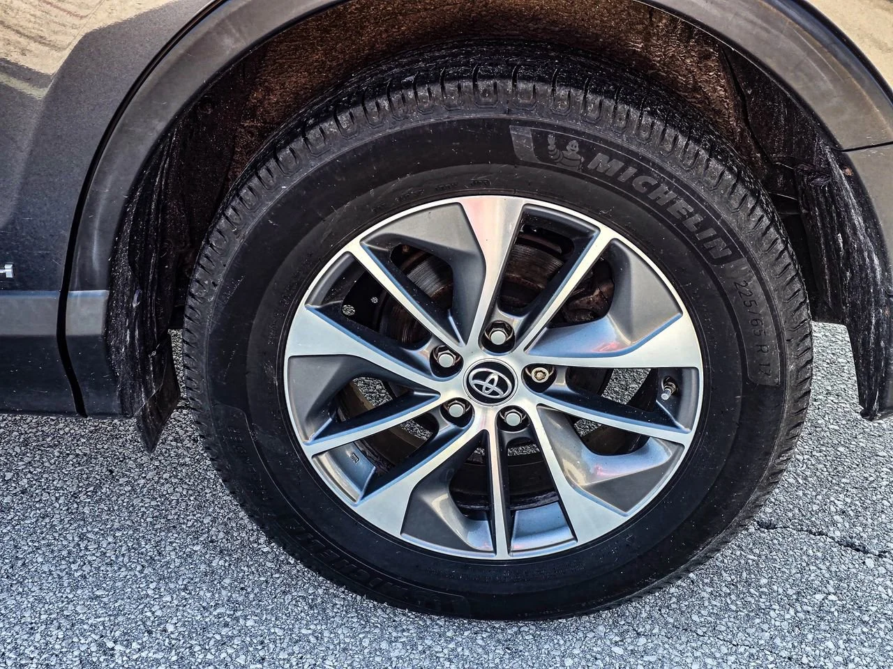 Used 2016 Gray Toyota XLE image 6
