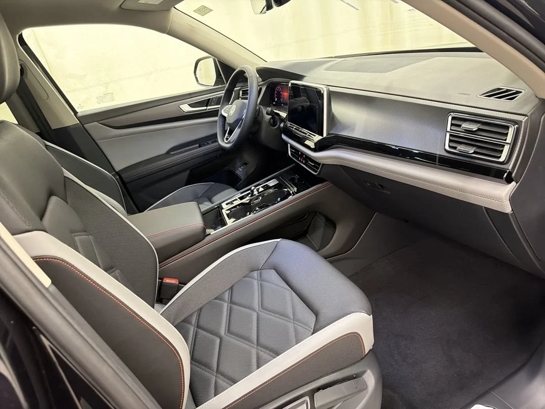 New 2026 Deep Black Pearl Volkswagen 2.0T Peak Edition image 15