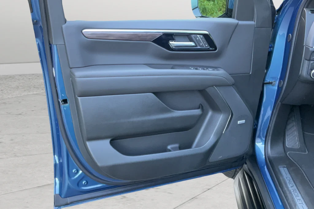 New 2026 Lakeshore Blue Metallic Chevrolet LT image 9