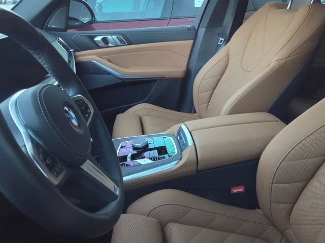 Used 2025 Gray BMW sDrive40i image 8