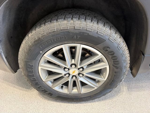 Used 2023 Northsky Blue Metallic Chevrolet LT Cloth image 7