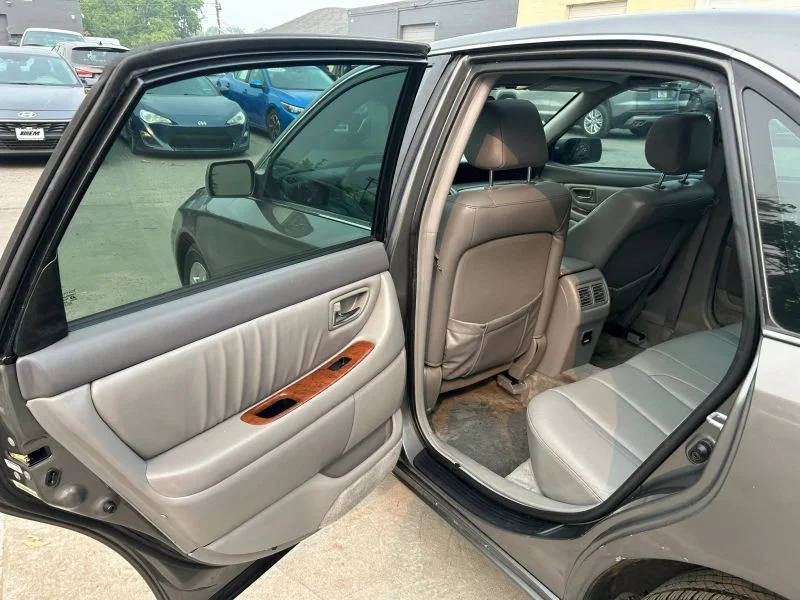 Used 2004 Gray Toyota XLS Sedan 4D image 31