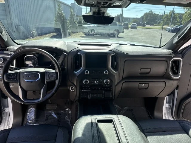 Used 2022 White GMC Denali image 9