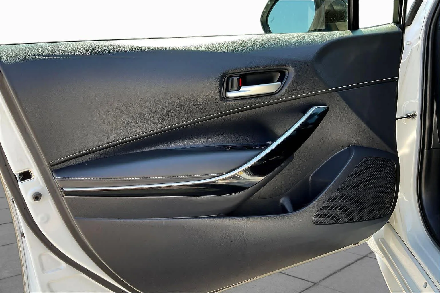 Used 2021 Wind Chill Pearl Toyota XSE image 21