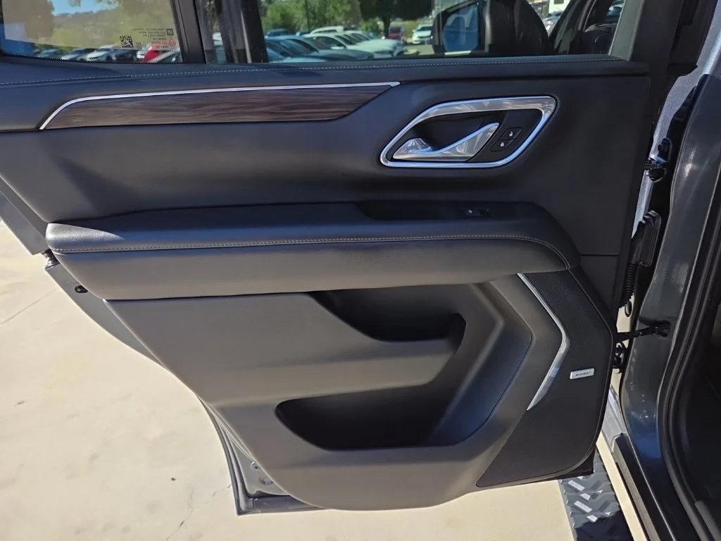 Used 2021 Gray Chevrolet Z71 image 16