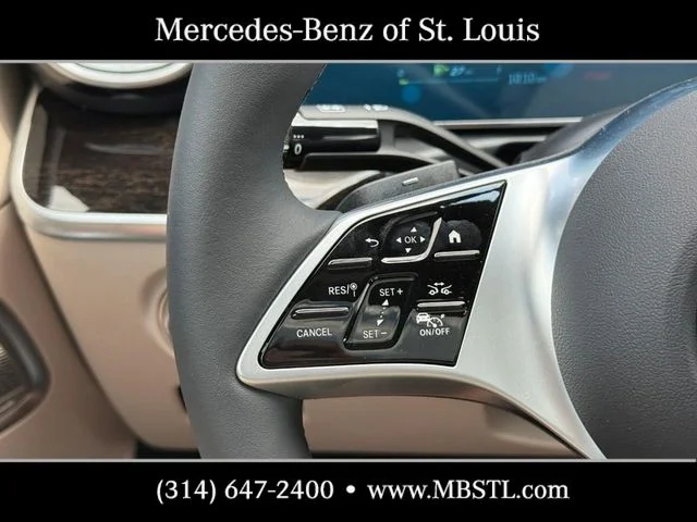 New 2026 MANUFAKTUR Moonlight White Metallic Mercedes-Benz C 300 image 15