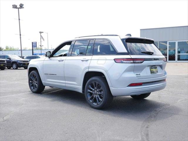 New 2026 Silver Zynith Exterior Paint Jeep Limited image 5