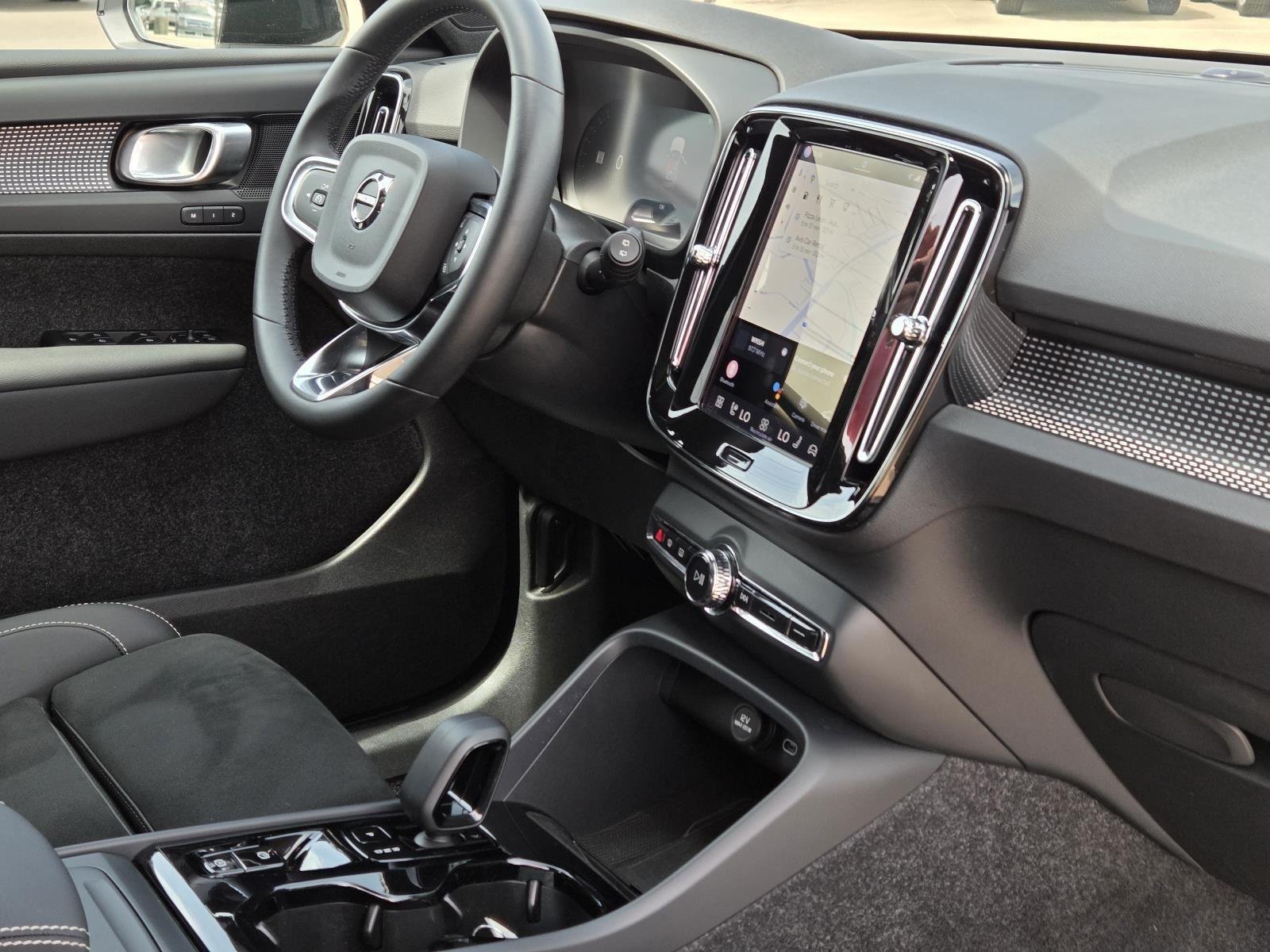Used 2025 Crystal White Pearl Volvo Plus Dark Theme image 41
