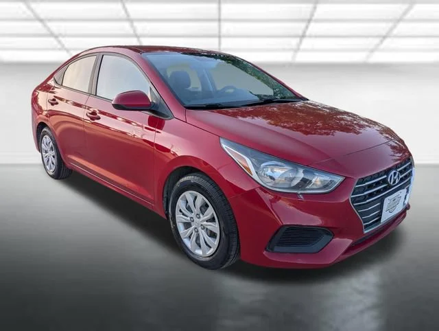 Used 2021 Red Hyundai SE image 1